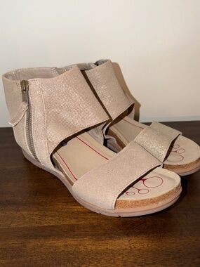 Bionica Palotina Taupe Metallic Sandals Size 8 Leather Zip EUC